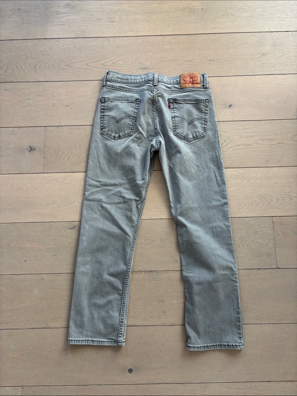 Cropped grey Levi’s